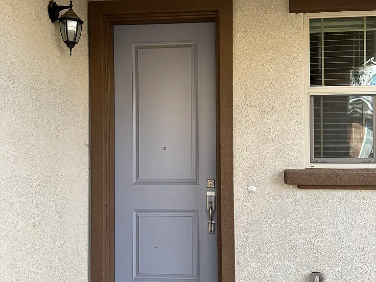 553 Addison Ct — Photo 2