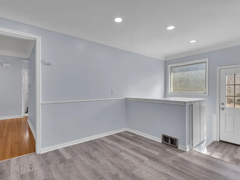 8484 Berwyn St — Photo 7