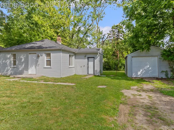 375 E Sheffield Ave, Pontiac, MI 48340