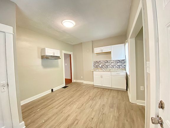 3rd image of 24 W Beechwood Ave #6650598B7