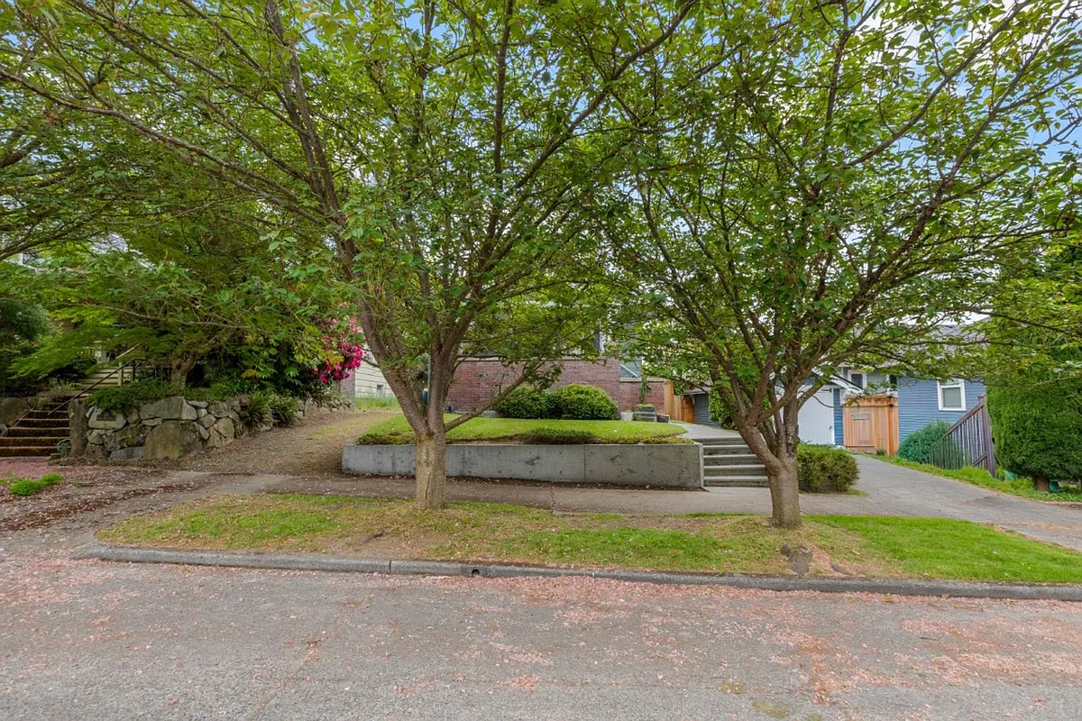 Building Photo - 111 N 49th St