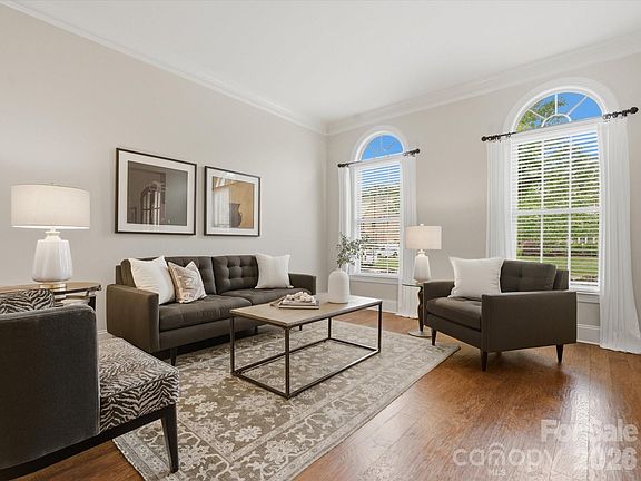4th image of 1003 Desborough Dr