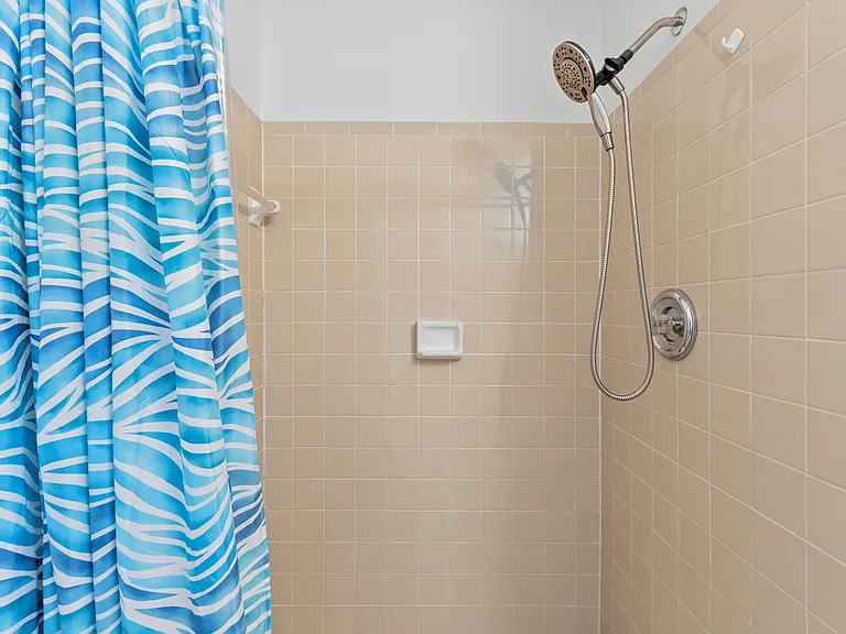 1431 SE Berwick Ct — Photo 17