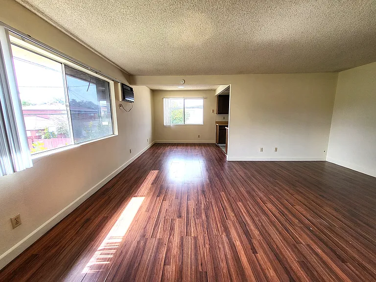 10669 Walnut St — Photo 6