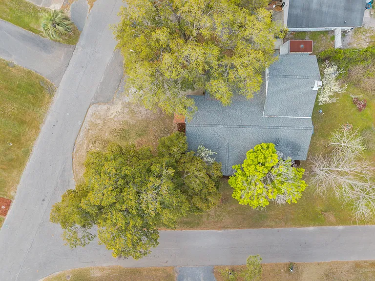 109 River Dr — Photo 38