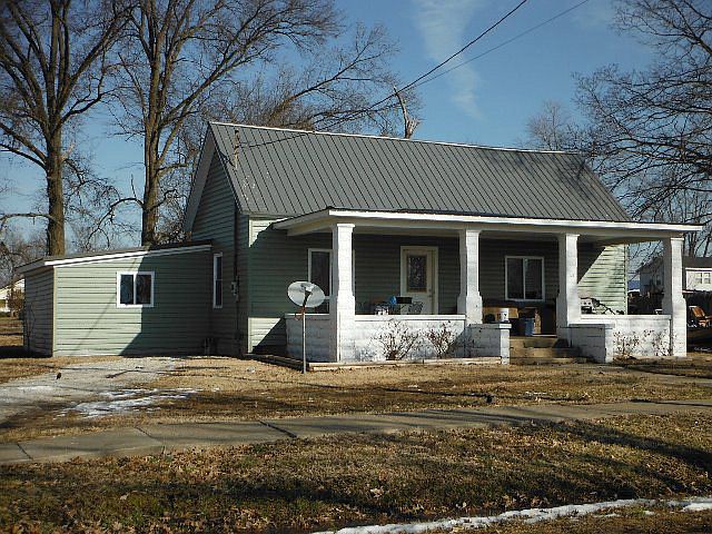 1st image of 740 Pell St
