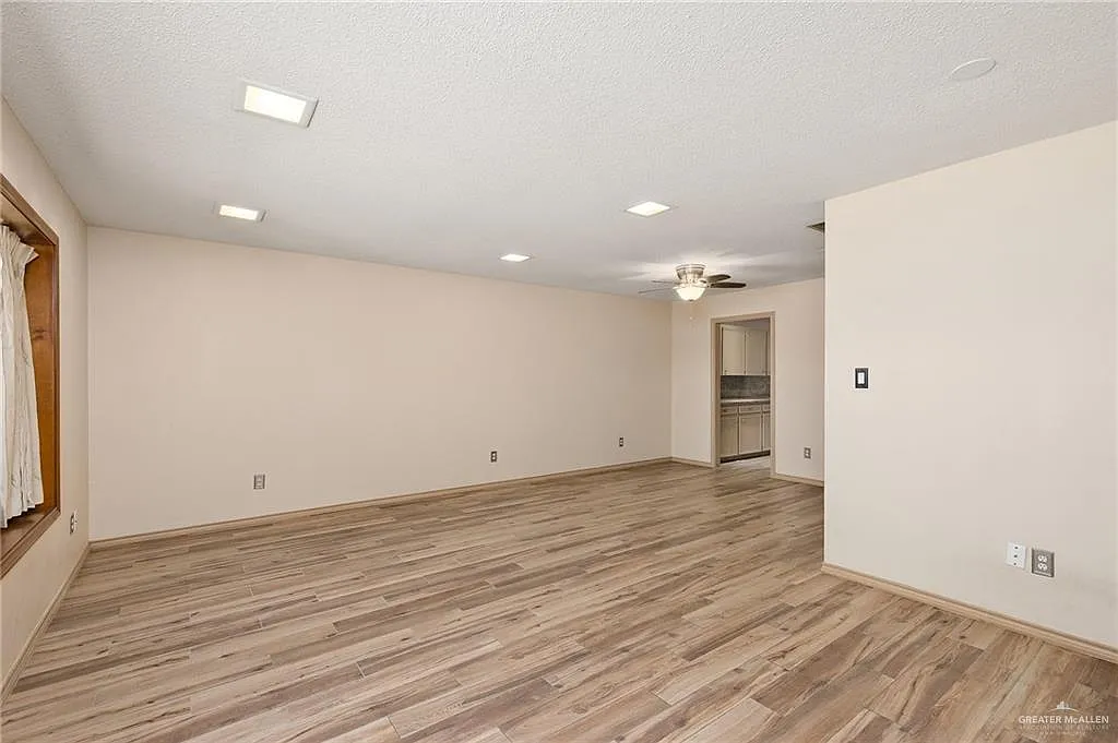 2 bed, 2.0 bath, 1300 sqft, $1,500 — Photo 3