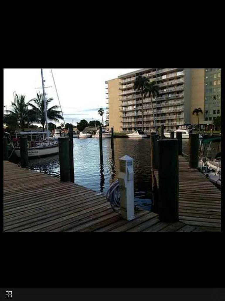 2 bed, 870 sqft, $2,100 — Photo 2
