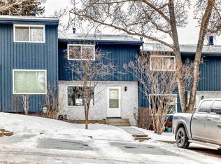 800 W Bowcroft Pl #28, Cochrane, AB T4C 1B9