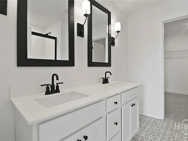 176 Kingswood Cir — Photo 13