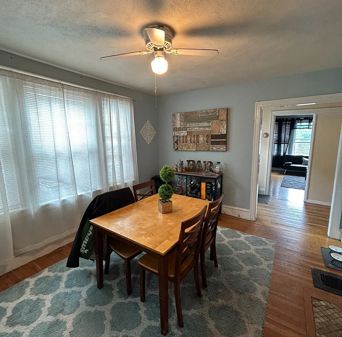 4 bed, 1400 sqft, $3,000 — Photo 4
