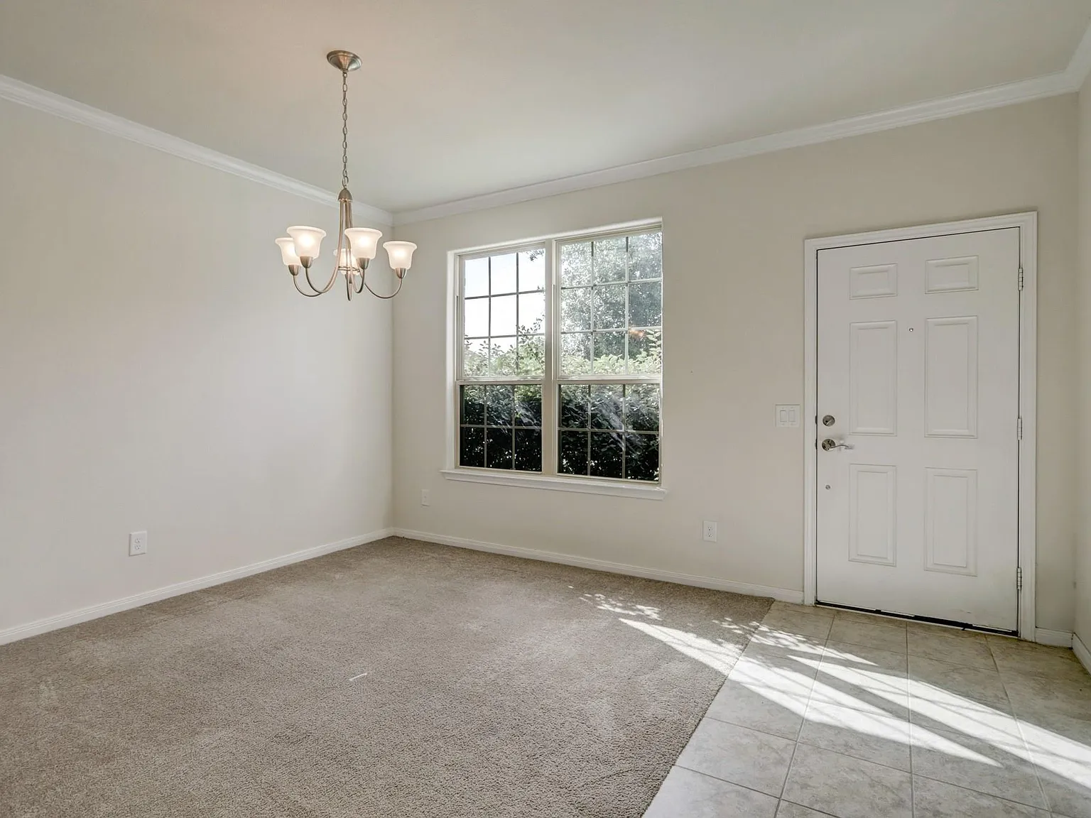 4 bed, 2.5 bath, 2527 sqft, $2,650 — Photo 3