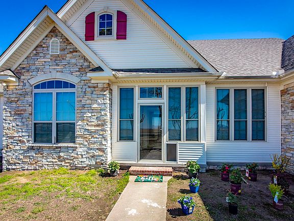 4th image of 3383 Henderson Rd