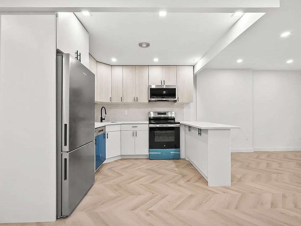 1st image of 105 Gates Ave APT 1