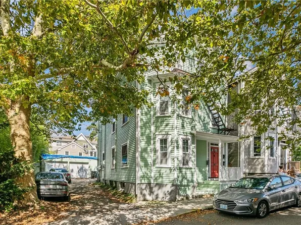 28 Young St, Newport, RI 02840