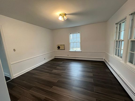 4th image of 208 Roselle St
