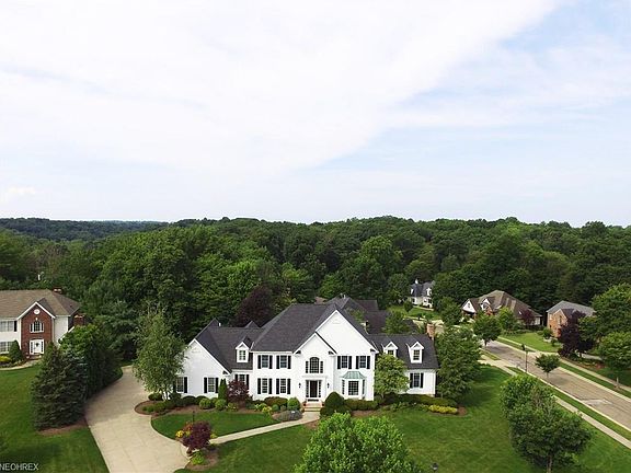2nd image of 2716 Carriage Hill Dr