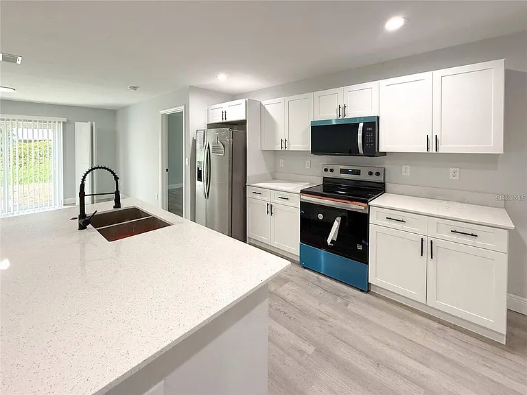 608 Cougar Blvd — Photo 4