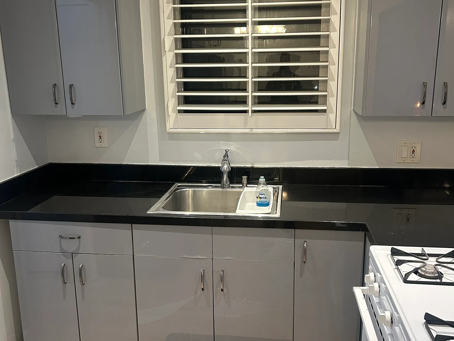 1 bed, 800 sqft, $2,400 — Photo 3