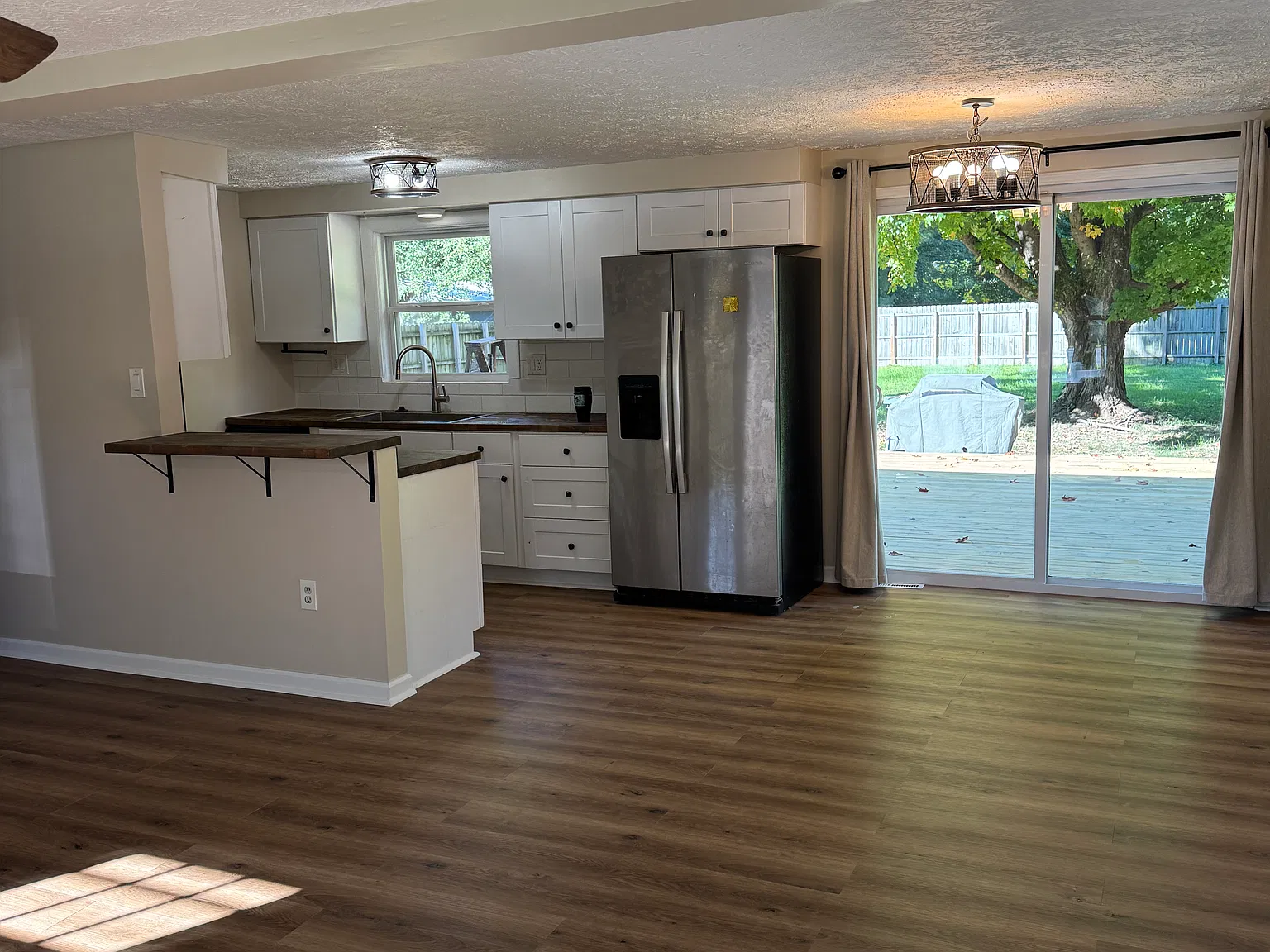 3 bed, 1100 sqft, $2,500 — Photo 2