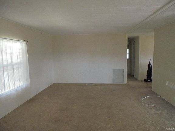LARGE LIVING ROOM