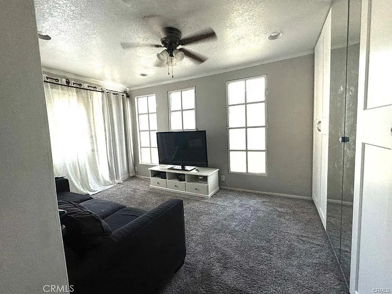 102 E Crestview St — Photo 15