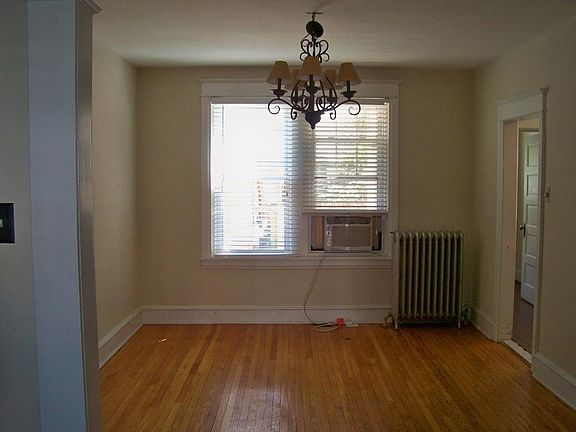 3rd image of 1506 N Franklin St