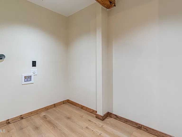 453 E Main St #200 — Photo 8