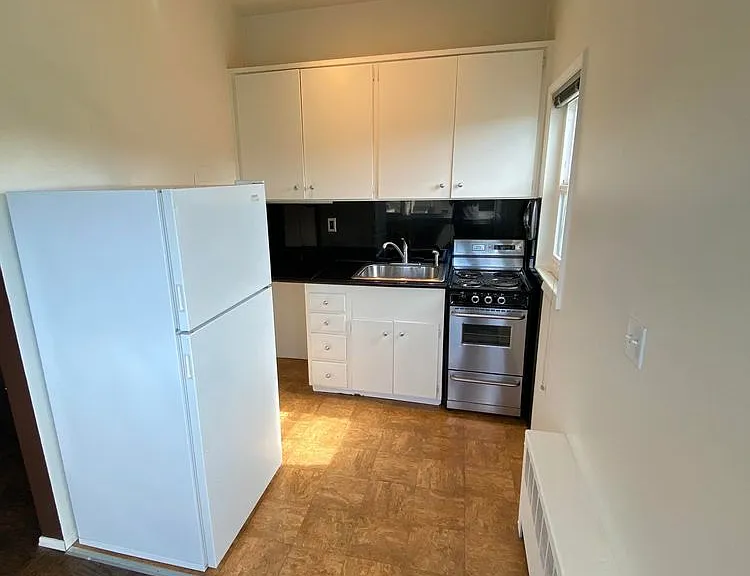 3232 E Madison St — Photo 8