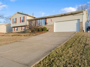3374 Mehaffie Dr NE, Canton, OH