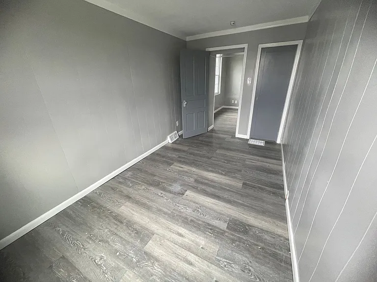 1044 Delaware Ave — Photo 11