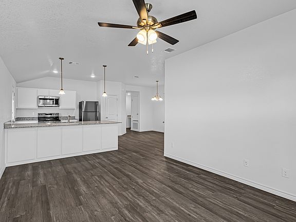 4th image of 302 Dolphin Dr #A
