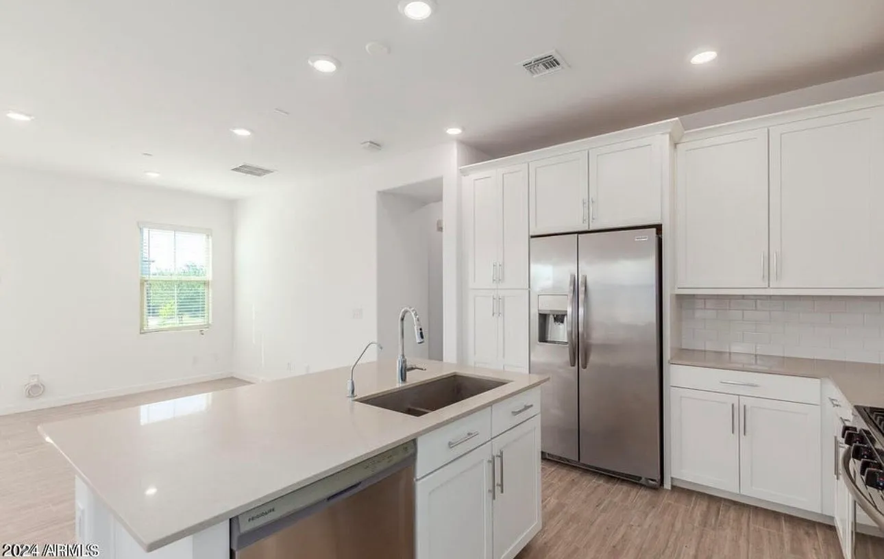 4 bed, 1775 sqft, $2,500 — Photo 2