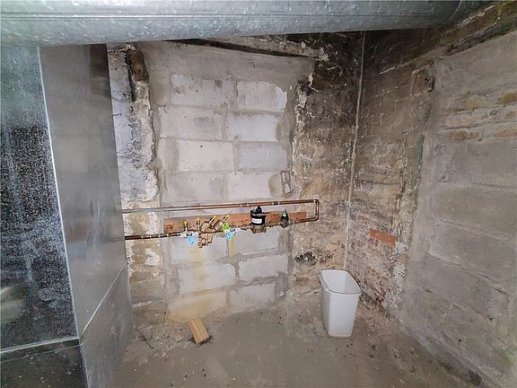 5th image of 523 Sidney St