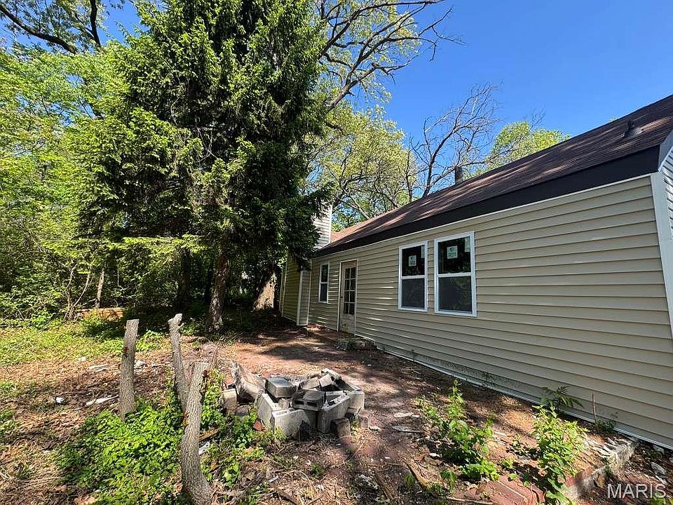 1st image of 357 Adrian Dr