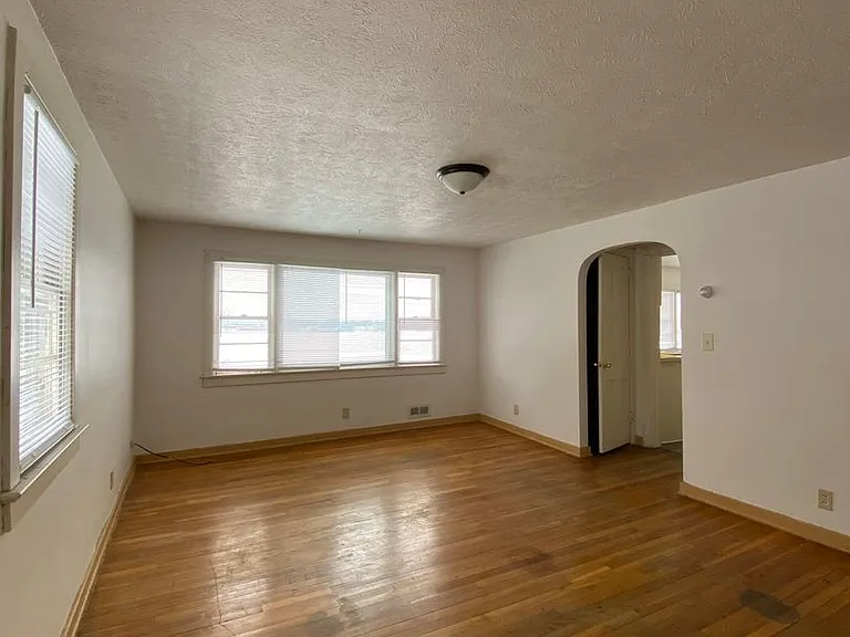 748 N Lake St — Photo 20