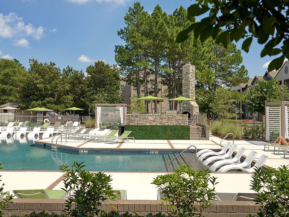Relax by the resort-style pool with private cabanas and enhance your off-campus living experience at The Preserve at Tuscaloosa.