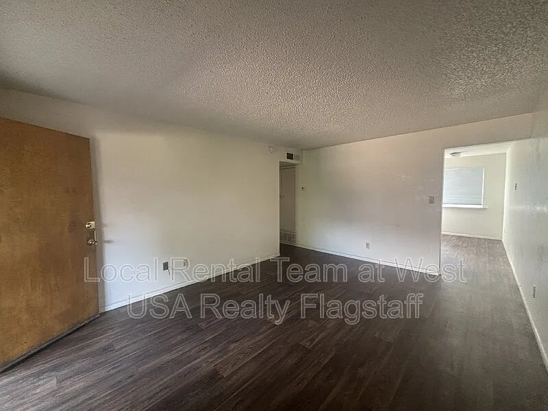 2219 E Dortha Ave #5