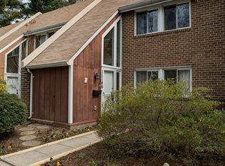 11146 Forest Edge Dr, Reston, VA 20190