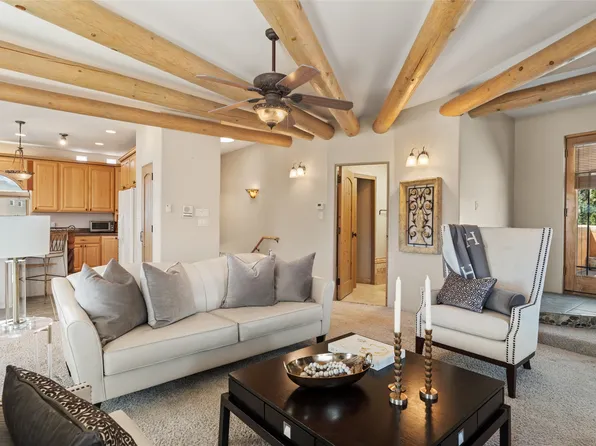 262 Vuelta Roble, Santa Fe, NM 87501