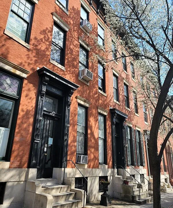 907 Saint Paul St #1F