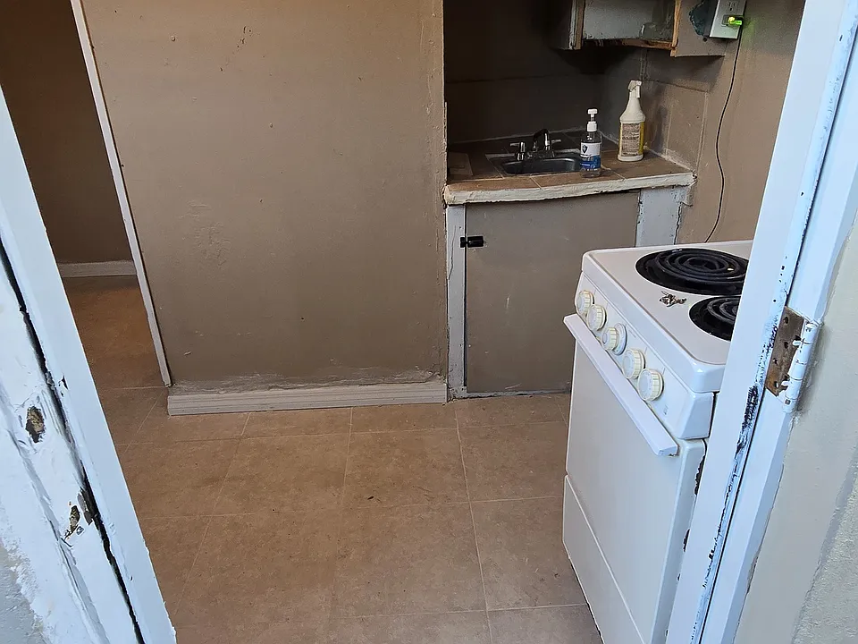 5564 NE Miami Ct #101