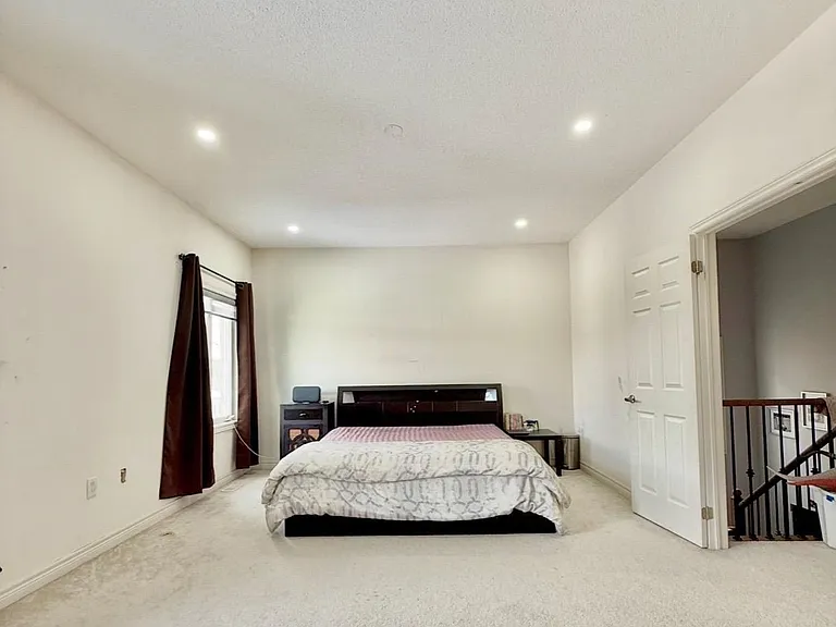385 Royal West Dr #UPPER — Photo 6
