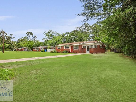 2nd image of 985 Seven Oaks Rd