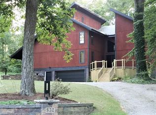 832 Old Spring Rd, Akron, OH 44321