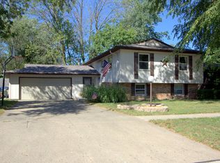 2314 Blackthorn Dr, Champaign, IL