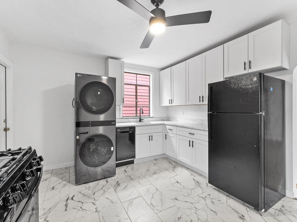 140 1/2 Carver St