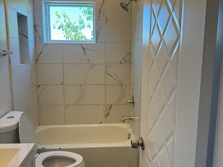 2622 University Pl NW #305 — Photo 8