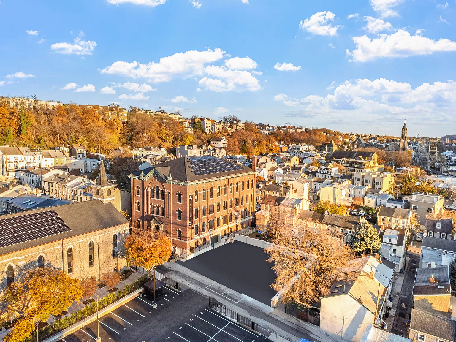 The Roe at Manayunk Apartments and Townhomes — Photo 1