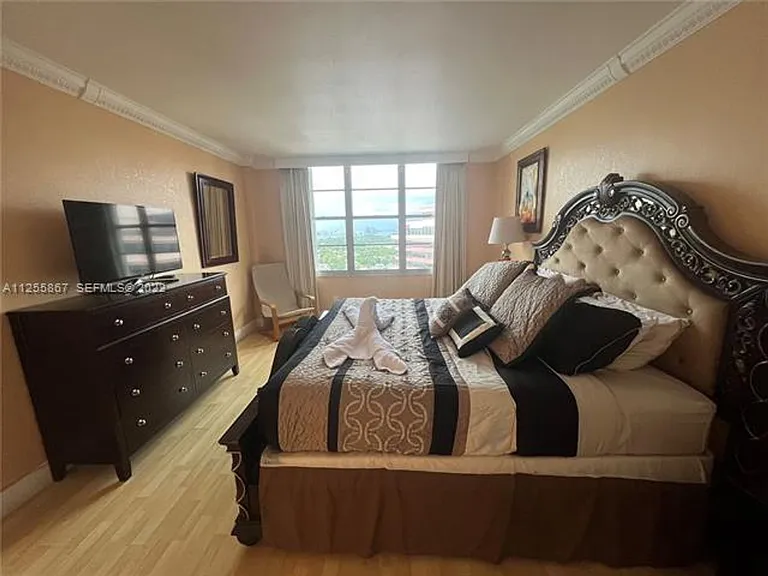 5161 Collins Avenue Cu #1711 — Photo 10